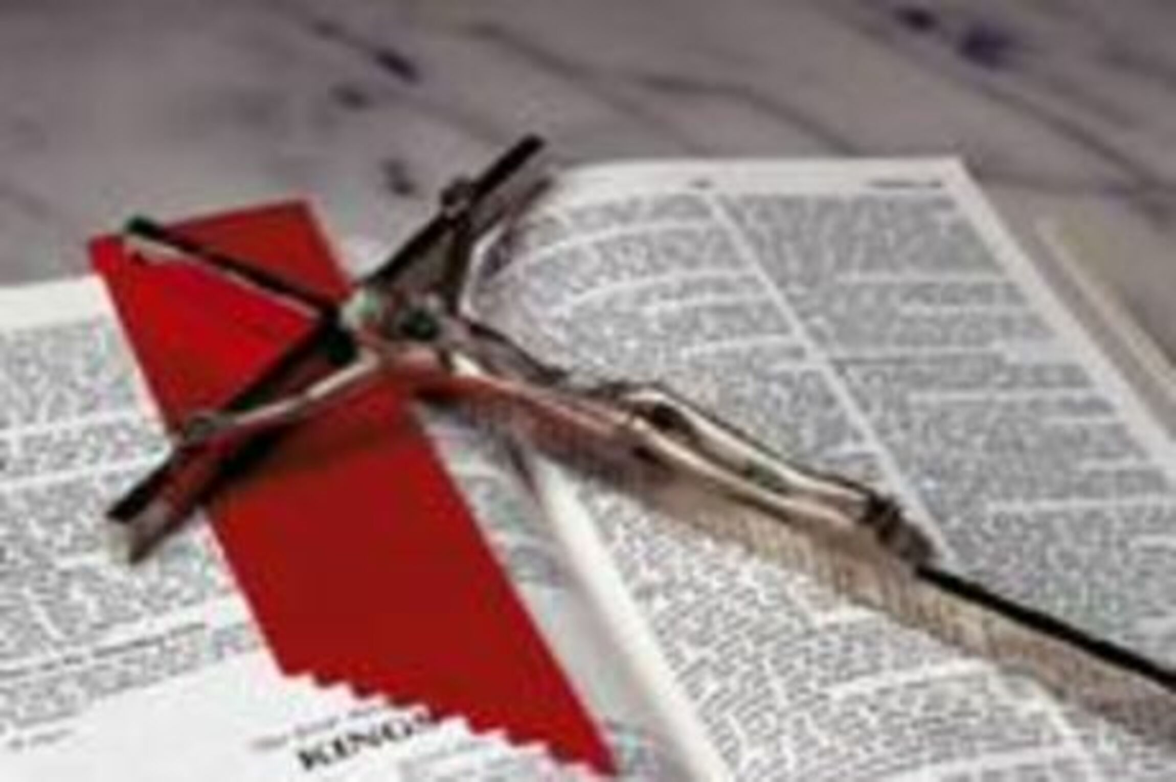 bibel_mit_kreuz_klein
